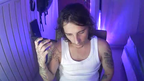 wave_boyy online show from May 8, 2026, 10:37 pm