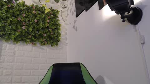 Trixie 3 online show from February 13, 2025, 7:42 pm