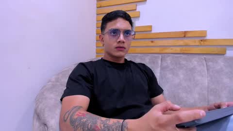 Jhonny Dick  his neighbors. online show from September 18, 2025, 8:22 pm