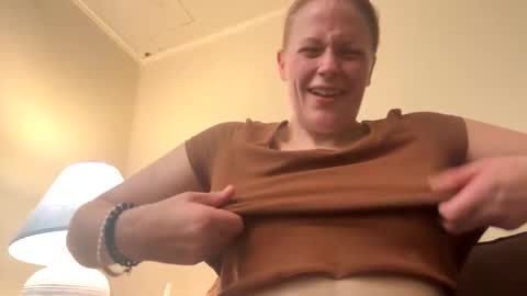 Snapshot of webcumcouple chatting on May 20, 2026, 5:30 pm HayleyJay online show from May 20, 2026, 5:30 pm
