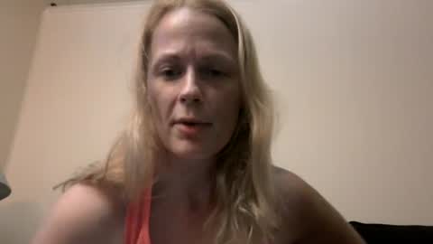 Snapshot of webcumcouple chatting on August 4, 2026, 2:15 am HayleyJay online show from August 4, 2026, 2:15 am