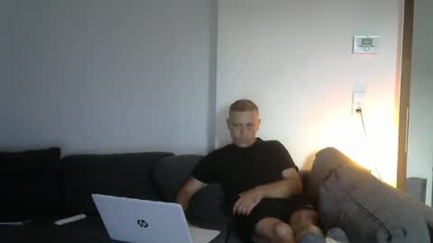 Snapshot of weberbenny chatting on July 1, 2026, 4:29 pm weberbenny online show from July 1, 2026, 4:29 pm