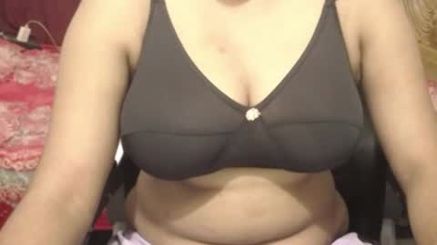 Snapshot of webshowxxx chatting on August 4, 2026, 7:05 pm mina online show from August 4, 2026, 7:05 pm