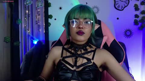 Snapshot of weed420moni chatting on June 17, 2026, 7:55 am weed420moni online show from June 17, 2026, 7:55 am