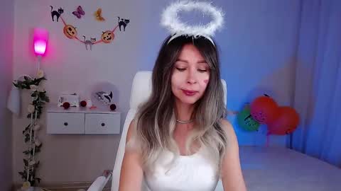 Snapshot of wendifoster chatting on October 31, 2025, 7:59 pm Wendi Foster online show from October 31, 2025, 7:59 pm