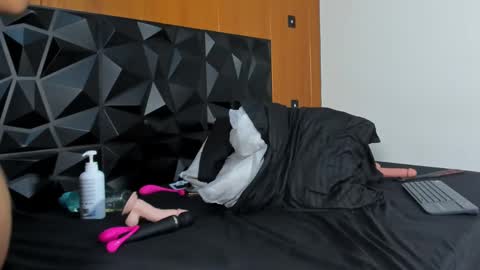 Snapshot of wendy_marshall chatting on January 5, 2025, 1:35 am Wendy Marshall online show from January 5, 2025, 1:35 am