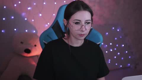 little girl who is always rightLisa online show from December 12, 2024, 9:30 am