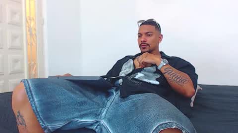 Wesley Rogger online show from October 26, 2025, 5:19 pm