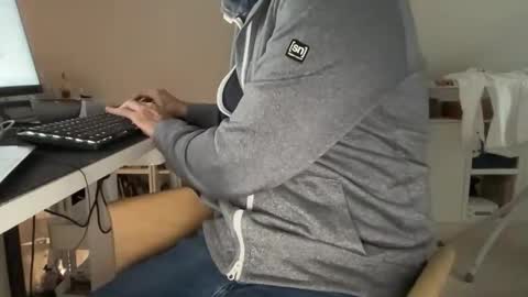 wet_adidasboy online show from November 25, 2025, 7:41 am