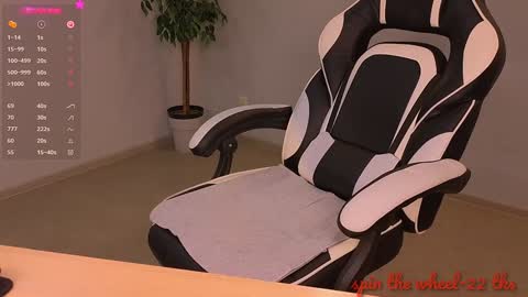 Molly online show from December 26, 2024, 1:43 pm