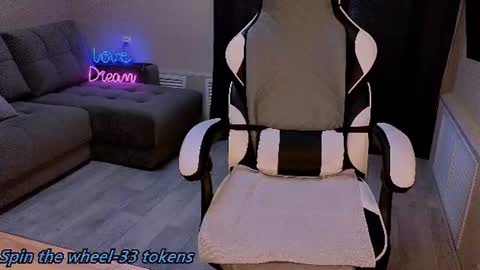 Molly online show from July 27, 2026, 10:55 am