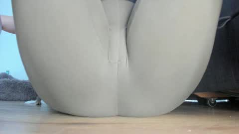wet_pants2022 online show from May 19, 2026, 10:43 am