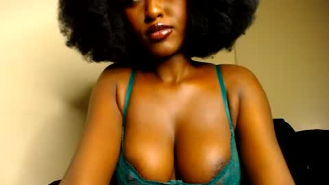 Snapshot of wet_wife_material chatting on July 6, 2026, 10:34 pm Macey online show from July 6, 2026, 10:34 pm