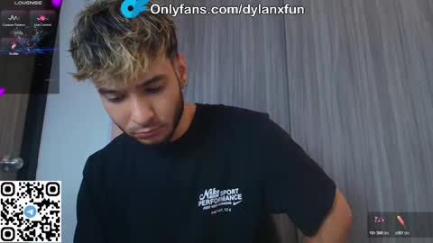 Mia and Dylan online show from November 25, 2025, 10:21 pm