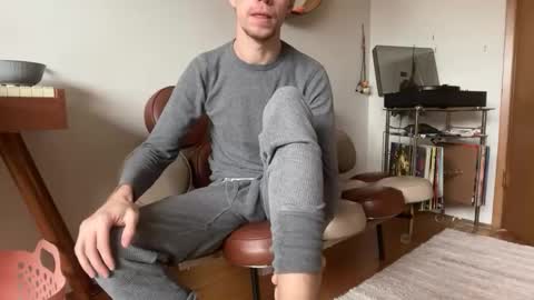 whatthefoot online show from December 18, 2025, 9:21 pm