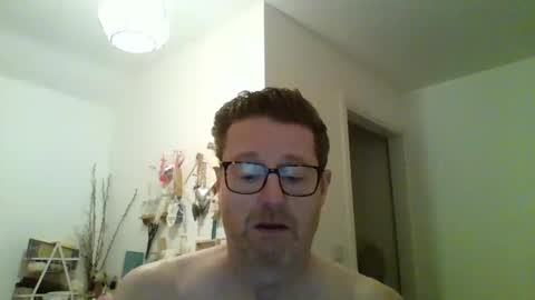 wheelbarrow70 online show from April 18, 2026, 8:53 pm