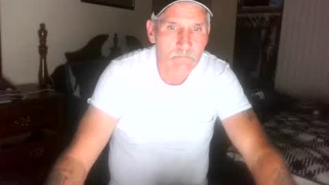 wheenidude online show from May 19, 2026, 4:19 am