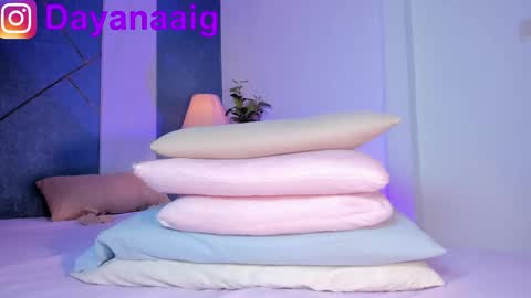 Snapshot of whiite_snow_ chatting on May 21, 2026, 8:38 pm Sara online show from May 21, 2026, 8:38 pm