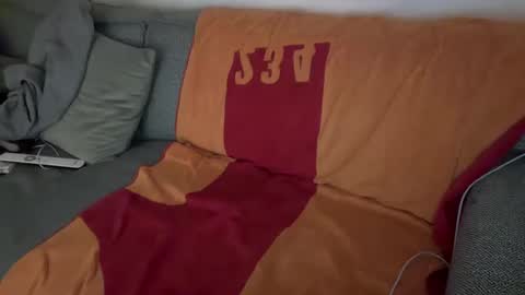 white_bubble online show from March 7, 2025, 6:54 pm