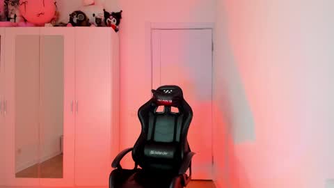 Bella online show from April 13, 2026, 2:50 am