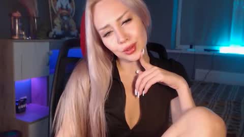 Snapshot of whitekittykitten chatting on November 22, 2025, 1:43 pm Whitekittykitten online show from November 22, 2025, 1:43 pm