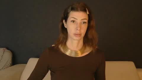 White Queen online show from September 19, 2025, 5:31 am