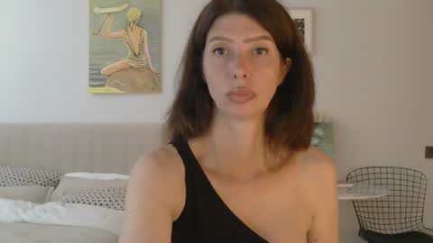 White Queen online show from July 29, 2026, 7:06 am