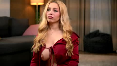 whitneyandrews online show from April 2, 2026, 4:32 am