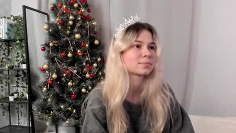 Chloe online show from December 26, 2024, 1:32 pm