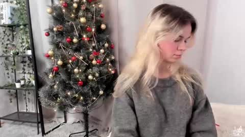 Chloe online show from December 26, 2024, 4:36 pm