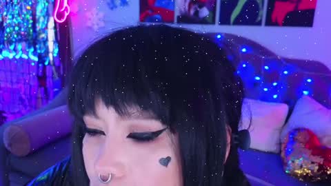 Laura  online show from January 1, 2025, 11:29 pm