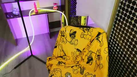 Laura  online show from July 25, 2026, 8:45 am