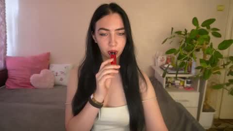 Snapshot of wildkittenx_ chatting on July 17, 2026, 5:03 am Alena online show from July 17, 2026, 5:03 am