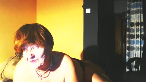 Snapshot of wildredcat chatting on March 4, 2025, 10:16 pm WildRedCat online show from March 4, 2025, 10:16 pm