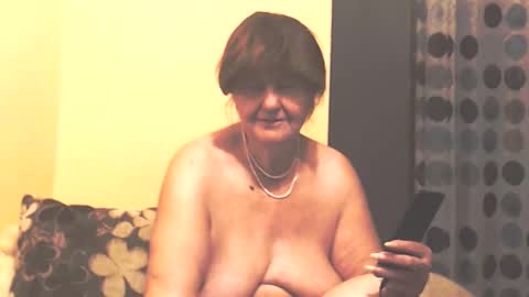 Snapshot of wildredcat chatting on November 17, 2025, 9:31 pm WildRedCat online show from November 17, 2025, 9:31 pm