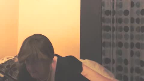 Snapshot of wildredcat chatting on November 19, 2025, 10:21 pm WildRedCat online show from November 19, 2025, 10:21 pm