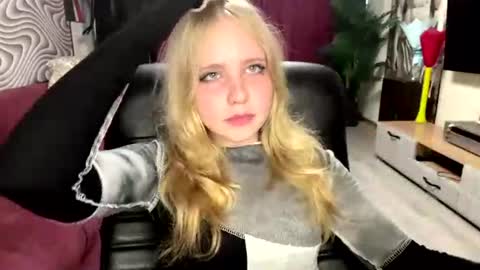 Anny online show from June 19, 2026, 11:14 am