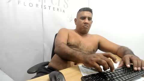 Snapshot of will_thompson_ chatting on December 19, 2024, 2:23 am will_thompson_ online show from December 19, 2024, 2:23 am