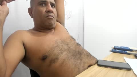 Snapshot of will_thompson_ chatting on December 19, 2024, 4:02 pm will_thompson_ online show from December 19, 2024, 4:02 pm