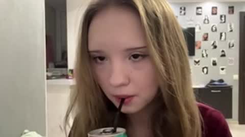 Snapshot of willenasow chatting on December 18, 2025, 3:18 pm Olivia online show from December 18, 2025, 3:18 pm