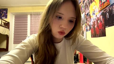 Snapshot of willenasow chatting on February 8, 2026, 6:00 pm Olivia online show from February 8, 2026, 6:00 pm
