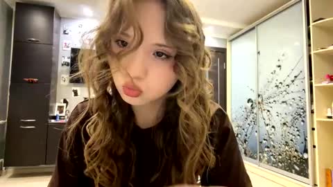 Snapshot of willenasow chatting on February 25, 2026, 3:10 pm Olivia online show from February 25, 2026, 3:10 pm