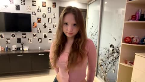 Snapshot of willenasow chatting on April 2, 2026, 3:31 pm Olivia online show from April 2, 2026, 3:31 pm