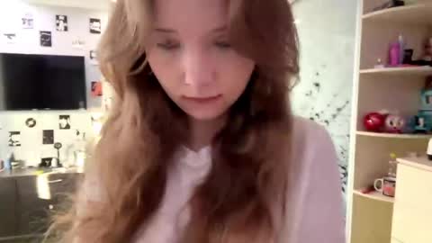 Snapshot of willenasow chatting on April 19, 2026, 3:22 pm Olivia online show from April 19, 2026, 3:22 pm