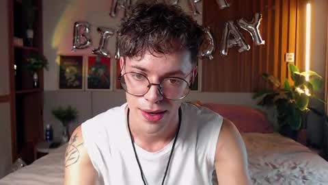 Snapshot of william_henry_a chatting on May 6, 2026, 12:43 pm William online show from May 6, 2026, 12:43 pm