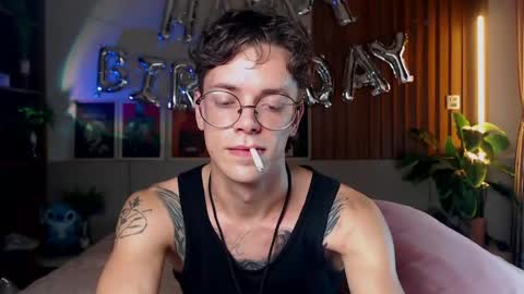 Snapshot of william_henry_a chatting on May 9, 2026, 2:00 pm William online show from May 9, 2026, 2:00 pm
