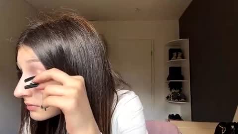Mari online show from June 14, 2026, 5:26 pm