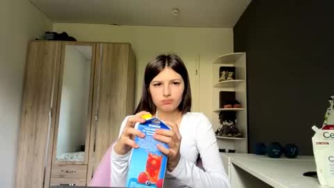 Mari online show from July 2, 2026, 8:31 am