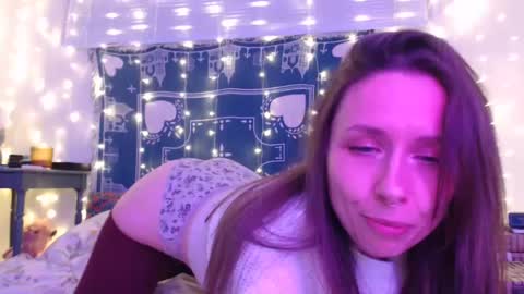 Snapshot of wingardiumleveveosa chatting on December 4, 2024, 1:25 am Eevie online show from December 4, 2024, 1:25 am