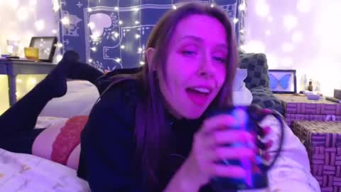 Snapshot of wingardiumleveveosa chatting on December 7, 2024, 1:36 am Eevie online show from December 7, 2024, 1:36 am